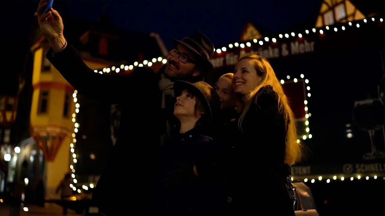 Truck Detailaufnahme Licht: Szene aus dem Videoprojekt Weihnachts-Truck Getränke Herzberg, Kampagne von NEXAS Media