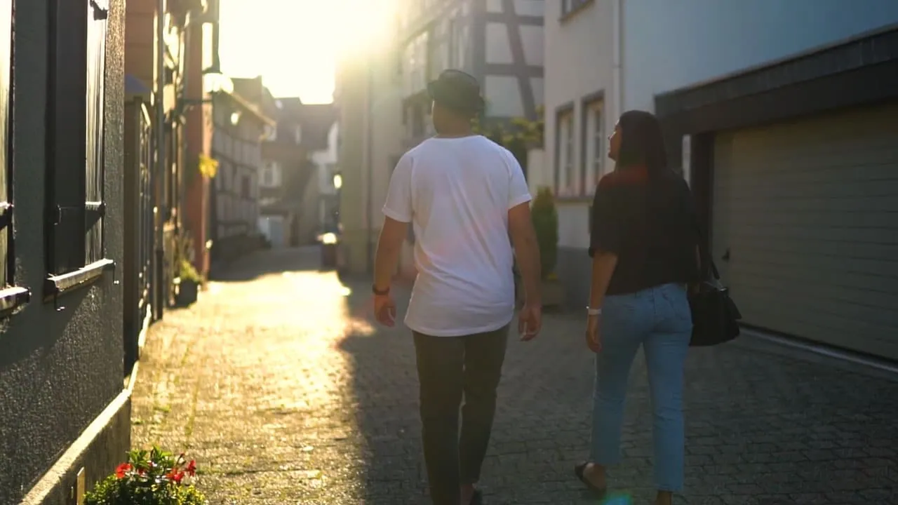Limburg Cafe Szene: Szene aus dem Videoprojekt Imagefilm Stadt Limburg, Bauen, Wohnen, Leben von NEXAS Media